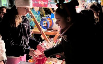 ŠKOLSKI ADVENTSKI SAJAM PRIKUPIO SRCA POSJETITELJA I SREDSTVA ZA UČENIKE I ŠKOLU