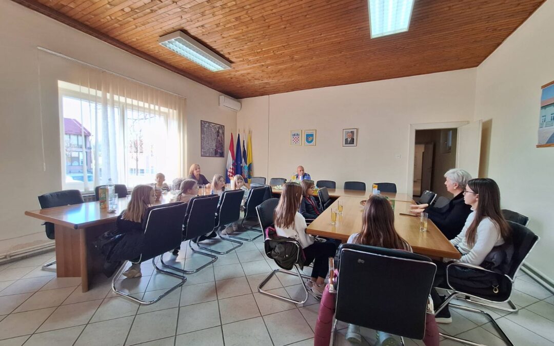 UČENICI 4. RAZREDA U PROJEKTU GRAĐANIN: INICIJATIVA ZA OBNOVU ŠKOLSKOG PROMETNOG POLIGONA